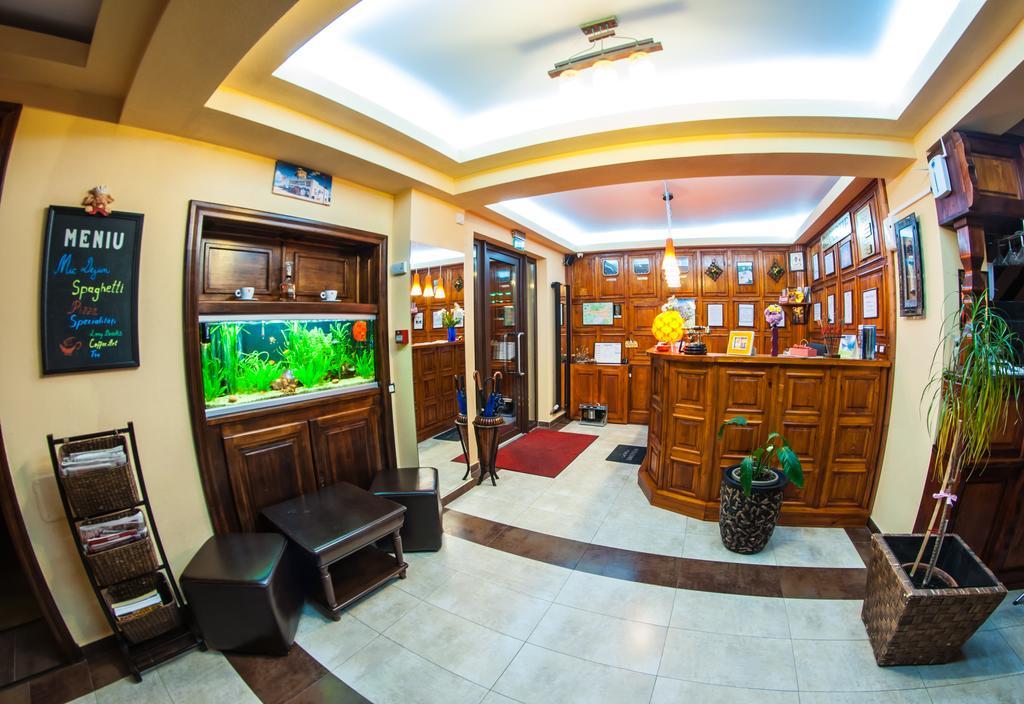 Hotel Carpatic à Predeal Extérieur photo