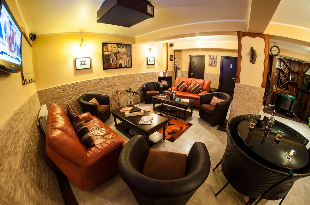 Hotel Carpatic à Predeal Extérieur photo