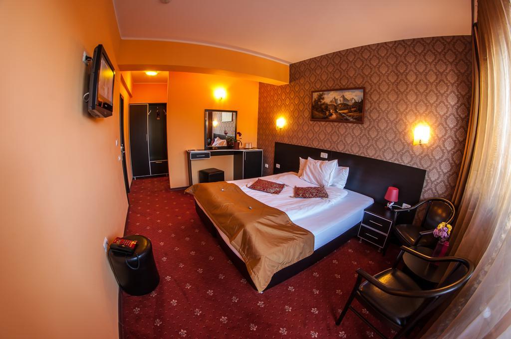 Hotel Carpatic à Predeal Extérieur photo