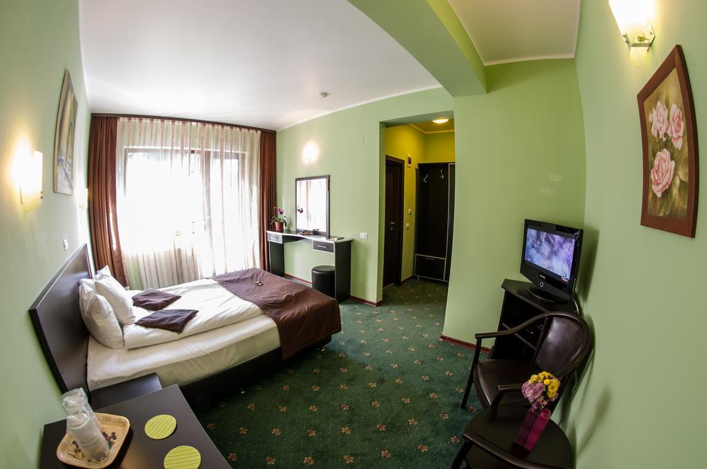 Hotel Carpatic à Predeal Extérieur photo