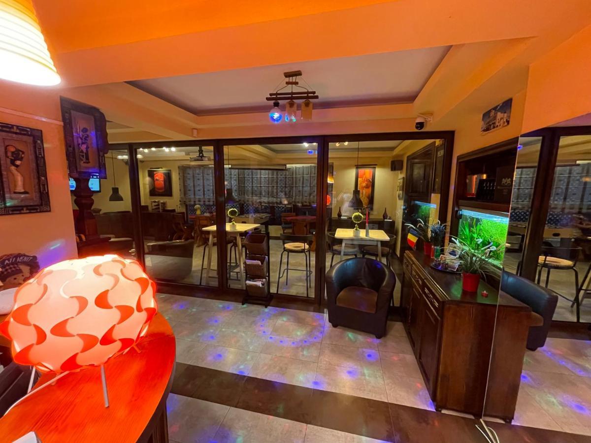 Hotel Carpatic à Predeal Extérieur photo