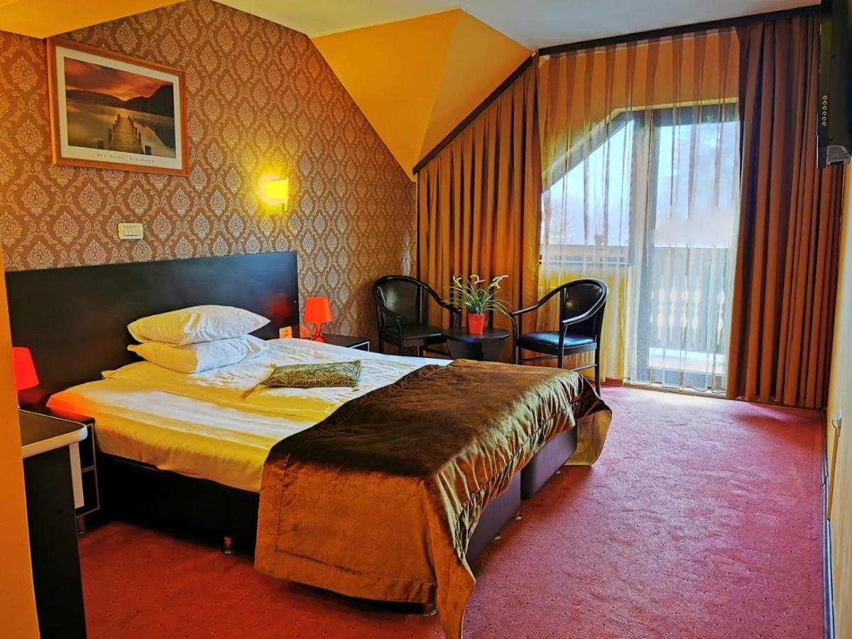 Hotel Carpatic à Predeal Extérieur photo