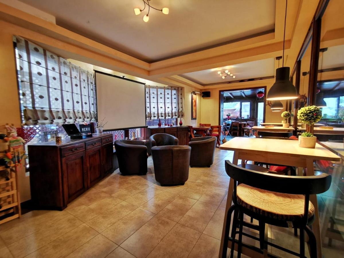 Hotel Carpatic à Predeal Extérieur photo