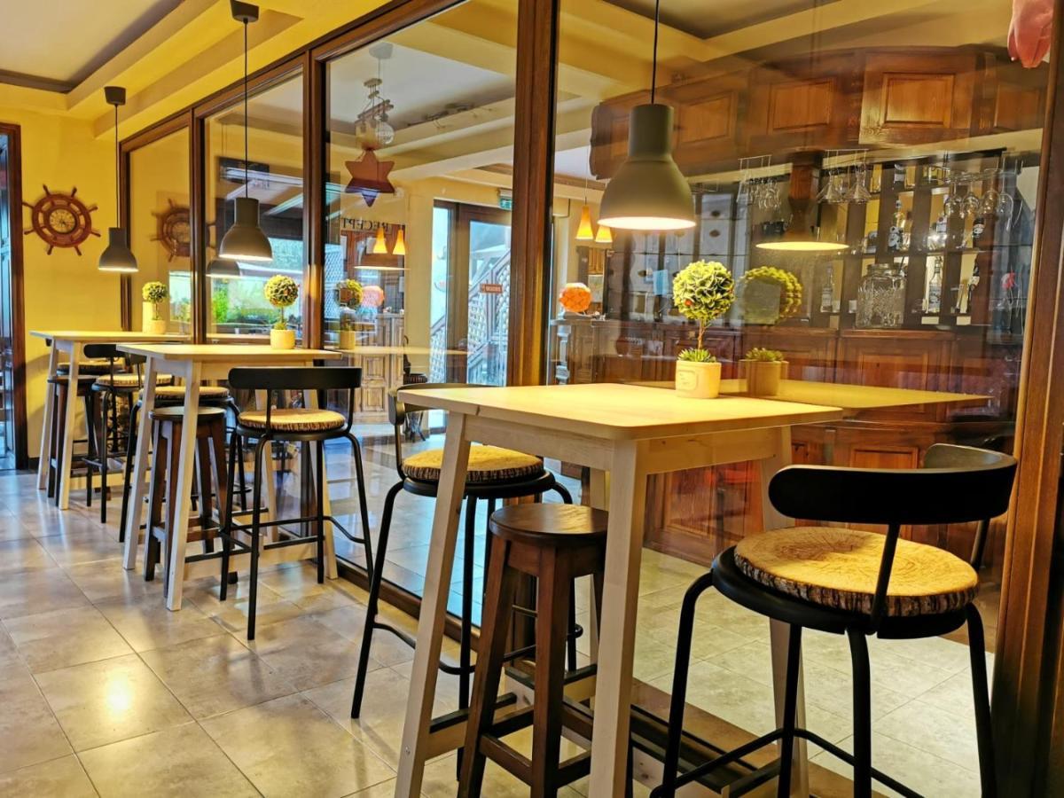 Hotel Carpatic à Predeal Extérieur photo